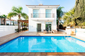 Villa Palm Breeze by Ezoria